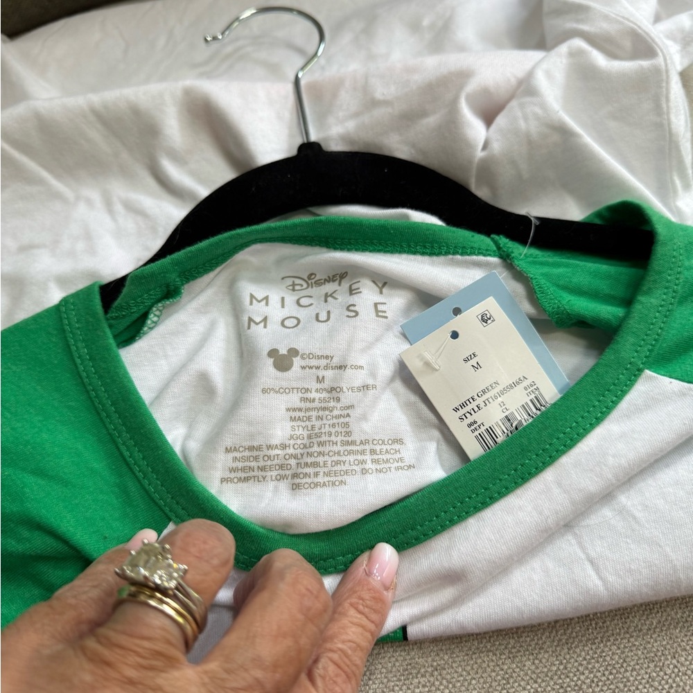 RESERVEDDisney Green and White 3/4 Sleeve Tee-Shirt. NWT LADIES MEDIUM - Picture 3 of 4
